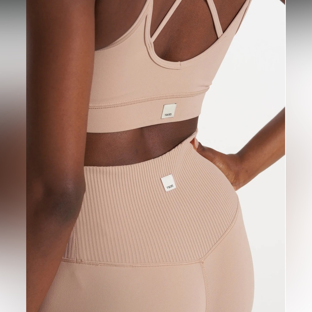 Vuori Ribbed Studio leggings in the color coconut (tan) Sz XL